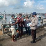 Kanit Muncar Satpolairud Polresta Banyuwangi Aiptu Bambang Supriyanto Melaksanan Giat Patroli Wilayah Dermaga Pelabuhan Muncar