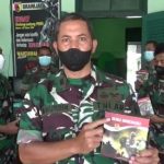 Danramil 0822/04 Tenggarang Bondowoso Bagikan Susu Serdadu Pada Semua Anggota