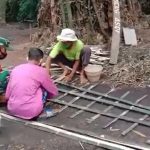 Babinsa Bantu Masyarakat Perbaikan Aliran Sungai Desa Kaliploso