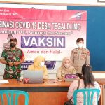 Babinsa Desa Tegaldlimo Laksanakan Pendampingan Vaksinasi Warga