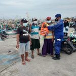 Kanit Satpolairud Muncar Melaksanakan Giat Bimbingan dan Penyuluhan Kepada Nelayan