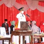 Mas Bupati Serahkan Penghargaan Satya Lencana Karya Satya, Upacara HUT Ke – 77