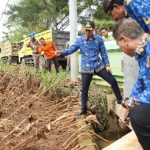 Mas Lindra : Kita Libatkan Semua Pihak Untuk Atasi Banjir, Tinjau Lokasi Banjir