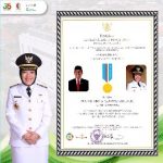 Bupati Bojonegoro Terima Piagam Lencana Bakti Praja Desa dari Mendes PDTT