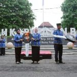 Bupati Anna Mu’awanah : Tingkatkan Kinerja Pelayanan, Serahkan Kendaraan Dinas Camat