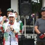 Bupati Anna Mu’awanah dan Forkopimda Berangkatkan Ribuan Warga untuk Gowes Bareng