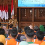 Mas Bupati Apresiasi Petugas Kebersihan, Juru Parkir dan PJU