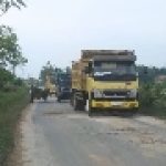 Parah ! Jalan Poros Desa Latsari Tuban Rusak Parah Akibat Maraknya Aktifitas Tambang Liar
