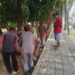 DLH Bojonegoro Tambah Lampu Penerangan Taman Veteran, Berharap Warga Ikut Menjaga