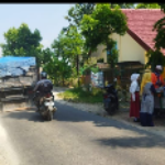 MIRIS ! Dump Truck Bermuatan Pasir Silica di Tuban Bahayakan Keselamatan Anak Sekolah