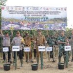 Ikuti Penanaman Mangrove Nasional Bersama TNI, Mas Bupati : Program Ini Selaras Dengan Program Pemkab Tuban