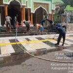 Sambut Idul Adha, Pemkab Bojonegoro Bersihkan Trotoar Seputar Alun-alun