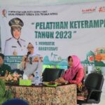 Buka Peluang Usaha Buruh Tani, Disperinaker Bojonegoro Beri Pelatihan Membatik dan Handycraf