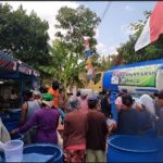 Warga Terdampak Kekeringan Sambut Gembira Bantuan Air Bersih dari Pemkab Bojonegoro