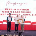 Bupati Bojonegoro Terima Penghargaan Green Leadership, Dorong Kebijakan Pro Lingkungan