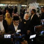 Mahasiswa RPL Desa di Unesa Resmi Sarjana, Bupati Bojonegoro Tekankan Kualitas Pembangunan Desa