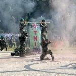Upacara HUT ke-78 TNI di Bojonegoro Berlangsung Khidmat, Prajurit Unjuk Ketangkasan Bertempur