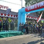 Puncak HUT Ke – 78 TNI, Ribuan Warga Ikuti Fun Bike dan Aerobik Kodim 0813 Bojonegoro