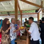 Pemkab Bojonegoro Gelar Operasi Pasar Beras di Balai Desa Sukorejo, Warga Senang Beli Beras Murah