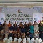 Laksanakan Program Kejaksaan RI Peduli, Kejari Tuban Salurkan 1300 Paket Sembako