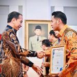 Presiden Jokowi Serahkan Penghargaan SPBE Kepada Bupati Tuban