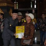 Bupati Tuban Dan Dandim Tuban Serahkan Bantuan Alsintan