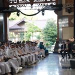 Mas Bupati Serahkan SK Perpanjangan Jabatan Kades