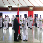 Paskibraka Bojonegoro Dikukuhkan Pj Bupati, Siap Kibarkan Sang Merah Putih