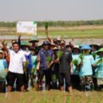 Tanam Padi Di Kecamatan Singgahan, Mas Bupati Dorong Petani Gunakan Pupuk Organik