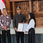 Pelepasan Dan Penyerahan Ijazah Pendidikan Kesetaraan Di Kabupaten Tuban Tahun Ajaran 2023/2024