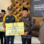 Bupati Tuban Serahkan Penghargaan Kepada Atlet Dan Kafilah Tuban
