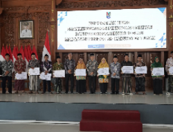 Pemkab Tuban Salurkan BOS Madin dan Insentif Guru Sebesar Rp10,36 Miliar