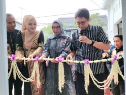 Hadiri Launching Produk Baru Zahida Painting, Pj Bupati Bojonegoro Dorong Adanya Galeri Produk UMKM
