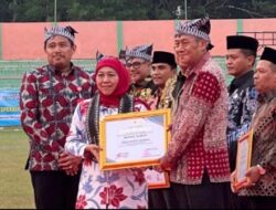 MAS BUPATI TERIMA PENGHARGAAN TOKOH PEMBINA KOPERASI JAWA TIMUR 2025
