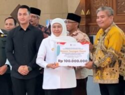 GUBERNUR JAWA TIMUR SALURKAN BANTUAN SOSIAL DI KABUPATEN TUBAN