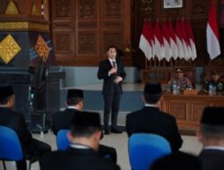 MAS BUPATI LINDRA LANTIK JABATAN PIMPINAN TINGGI PRATAMA