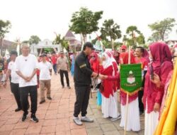 TITIK KUMPUL KEBERSAMAAN BERLANGSUNG SEMARAK, RIBUAN ANAK, GURU, DAN WALI MURID PADATI ALUN-ALUN TUBAN
