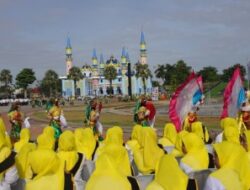 GERAK DAN TARI MTSN 3 TUBAN WARNAI UPACARA HARI SANTRI NASIONAL 2025 DI ALUN-ALUN TUBAN