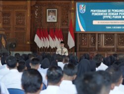 PENYERAHAN SK PPPK PARUH WAKTU, MAS BUPATI LINDRA TEKANKAN KEPERCAYAAN DAN ADAPTASI BAGI 693 PPPK PARUH WAKTU