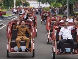 Mas Bupati Lindra Serahkan Becak Listrik Bantuan Dari Presiden RI