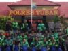 Polres Tuban Bersama Ojok Online Membagikan Takjil Didepan Mapolres Tuban