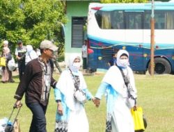1.126 Jamaah Haji Asal Tuban Tiba dengan Selamat, Disambut Hangat Keluarga